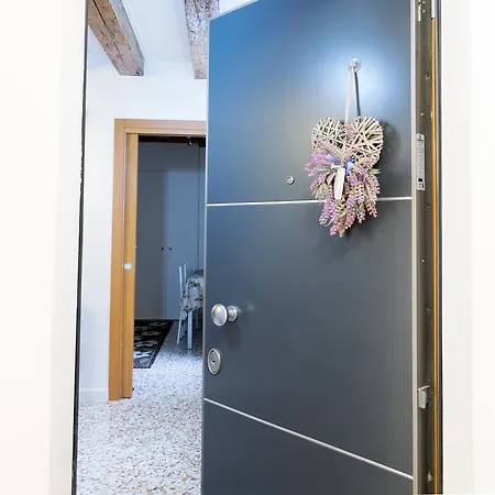 Crystal Deluxe Apartment Venice
